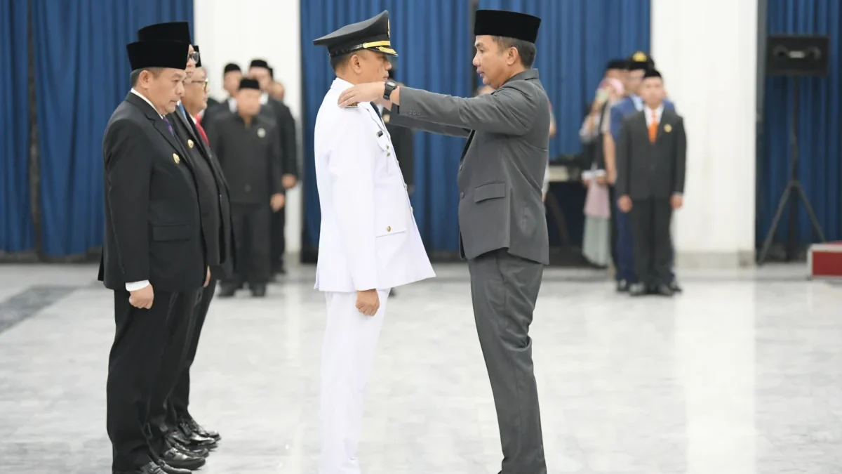 Penjabat Gubernur Jawa Barat Bey Machmudin melantik Kepala Dinas Perhubungan Provinsi Jabar A. Koswara