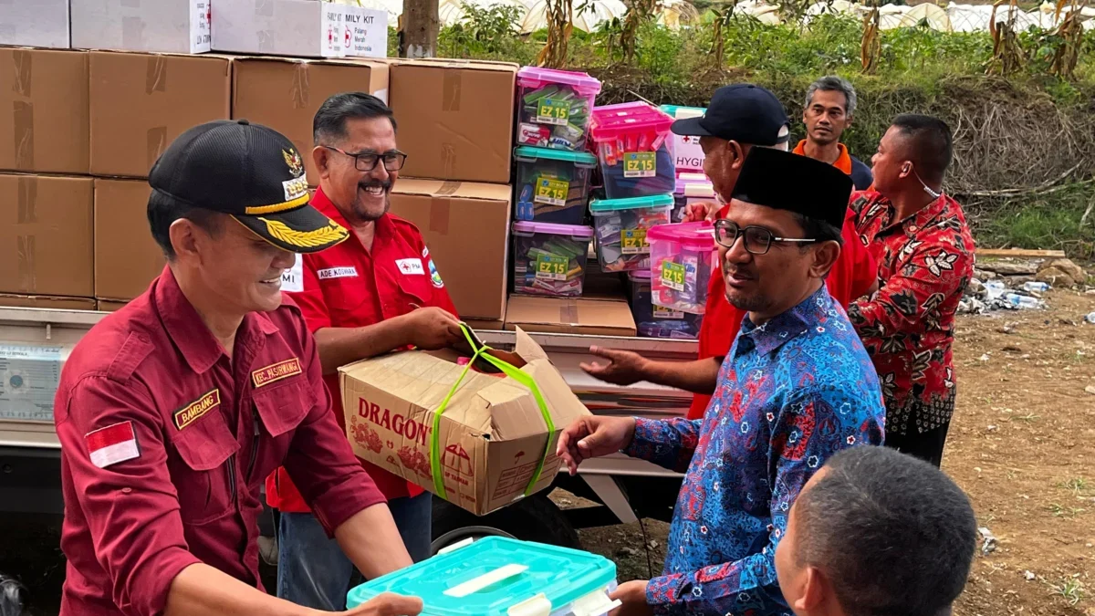 PMI Kabupaten Garut menyalurkan berbagai bantuan untuk korban gempa di Kecamatan Pasirwangi