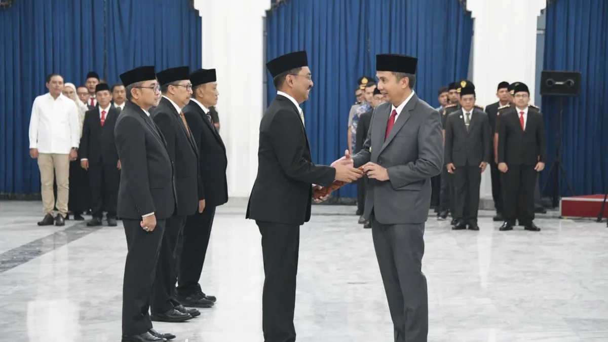 Penjabat Gubernur Jawa Barat Bey Machmudin melantik Pejabat Sementara (Pjs.) Bupati Indramayu, Pjs. Bupati Kar