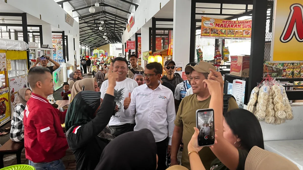 dr. Helmi Budiman mengunjungi sentra kuliner UMKM