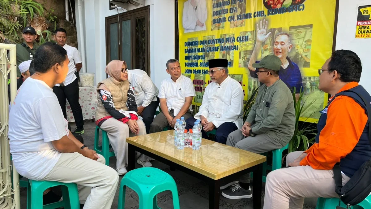 Ahmad Syaikhu sarapan bersama warga