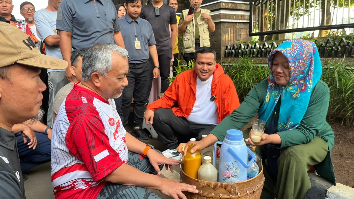 Pedagang jamu di Purwakarta dihampiri Ahmad Syaikhu