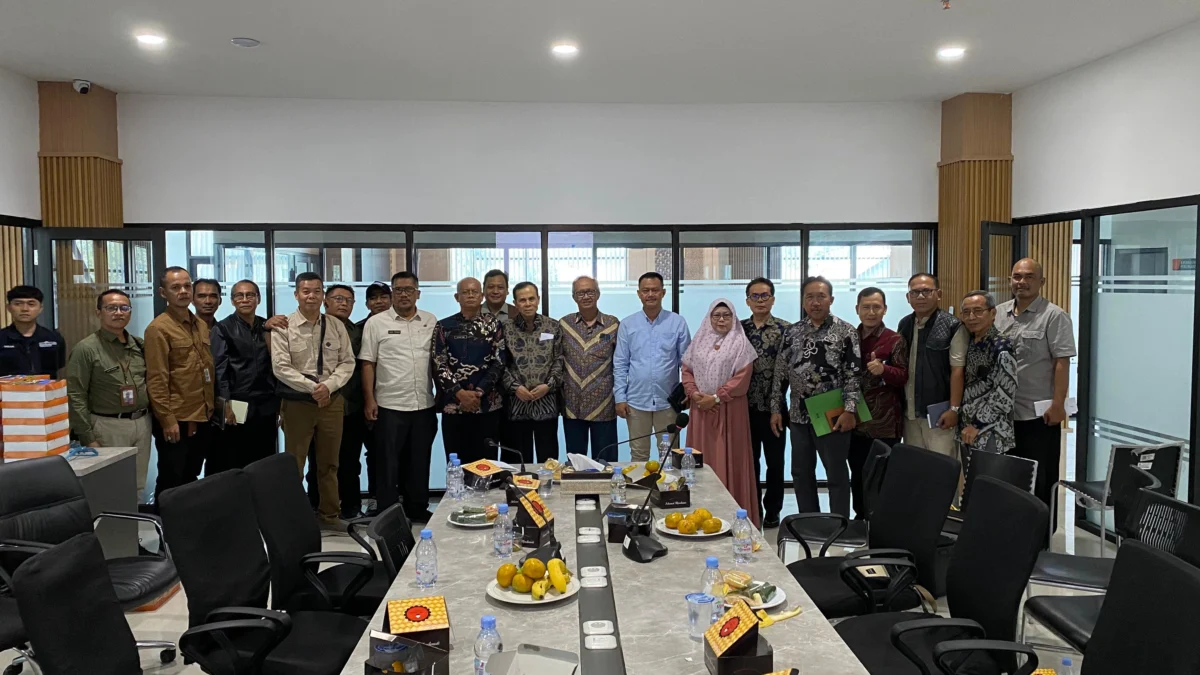 Pemkab Garut bersama presidium pemekaran Garut Selatan dan stakeholder lainnya membahas mengenai calon ibu kot