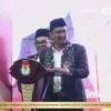 Helmi Budiman dan Yudi Nugraha di acara rapat pleno terbuka pengundian nomor urut