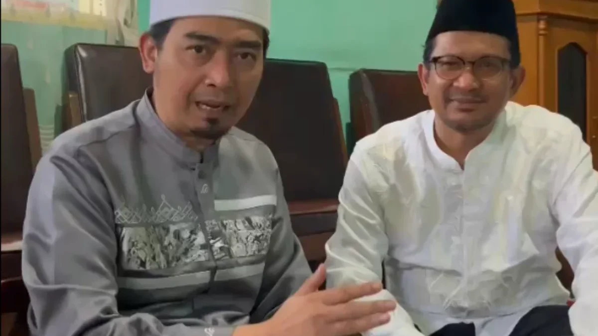 Kebersamaan Ustadz Solmed dengan Calon Bupati Garut dr Helmi Budiman saat beraktivitas di Garut, Jumat (20/9/2