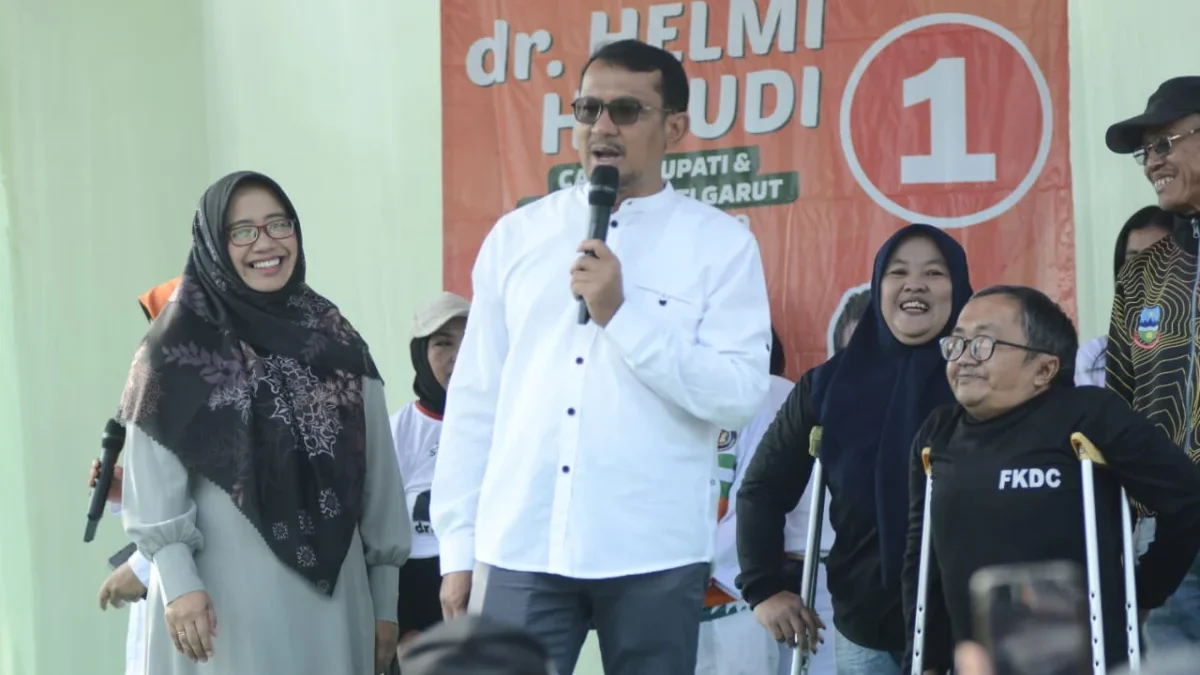 Cabup Garut Nomor Urut 1 dr Helmi Budiman didampingi Istri, saat berkampanye di kawasan Garut Utara