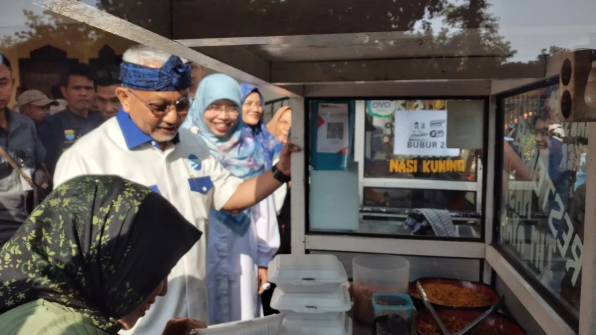 Ahmad Syaikhu, calon gubernur Jabar ngabubur bareng dengan sopir angkot di Antapani Bandung