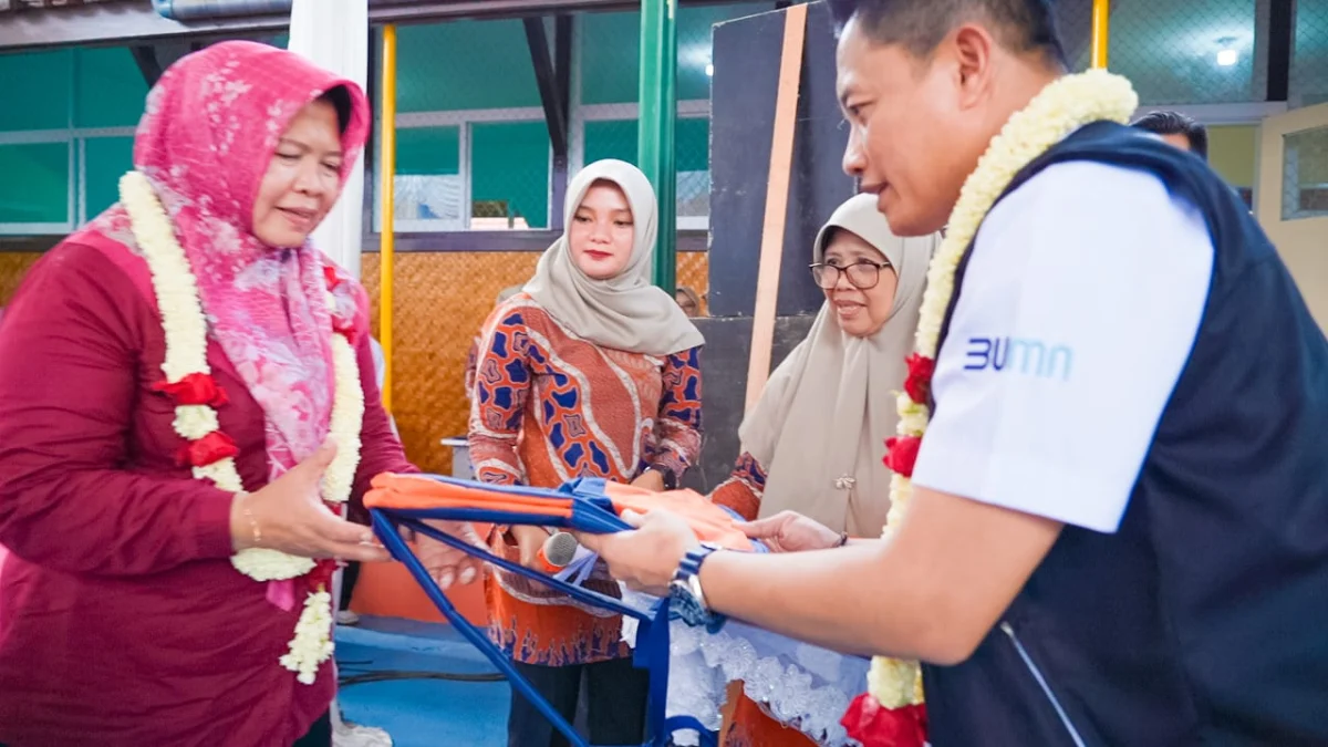 BRI Peduli \'Ini Sekolahku\'memberikan bantuan bagi SDN Sagalaherang 1