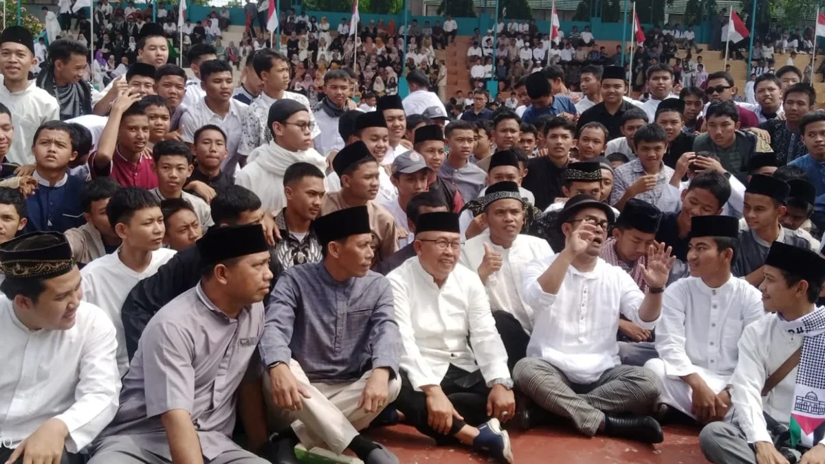 SMKN 2 Garut mengundang ustadz Evie Effendi dalam merayakan maulid Nabi Muhammad