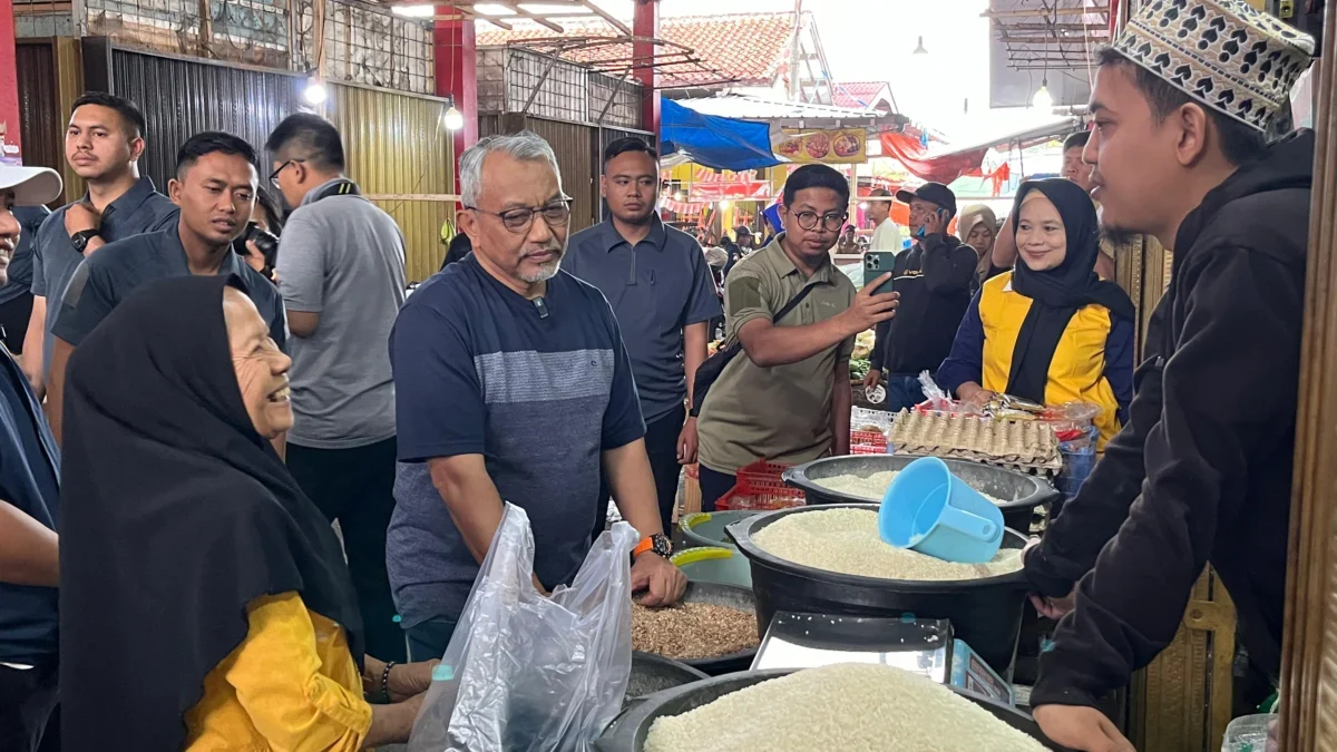 Ahmad Syaikhu mengunjungi pasar tradisional