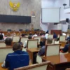 Sopir angkot dan elf, audiensi di gedung DPRD Garut