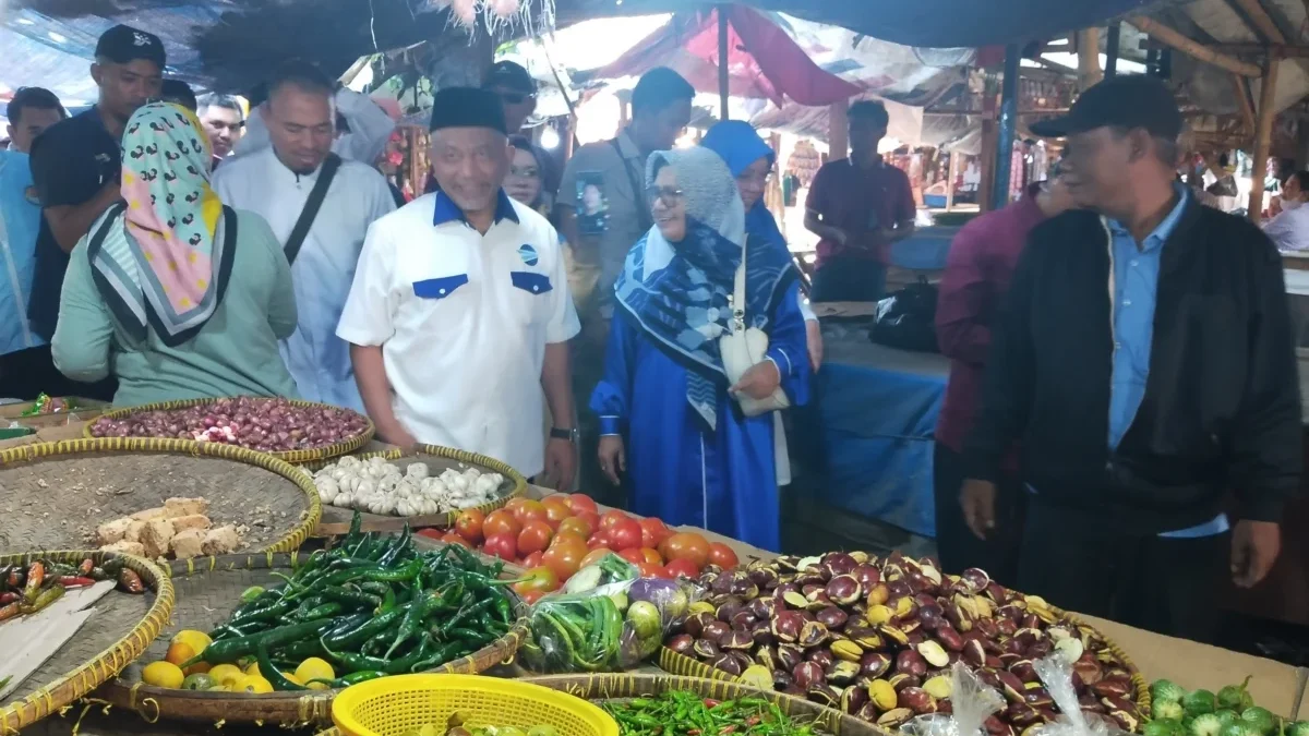 Ahmad Syaikhu mengunjungi pasar Pujasera