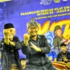 Helmi Budiman, cabup Garut nomor urut 1 memperagakan gerakan silat