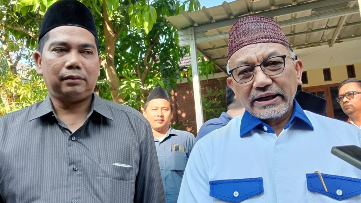 KUNJUNGAN. Calon Gubernur Jawa Barat, Ahmad Syaikhu saat berkunjung ke salah satu pondok pesantren di Ciwaring