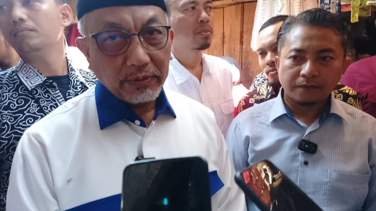 Calon Gubernur Jawa Barat nomor urut 3, Ahmad Syaikhu,  (dikenal sebagai pasangan ASIH) didampingi oleh calon