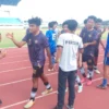 Persigar dan Persib U-18 menjalani pertandingan persahabatan di SOR RAA Adiwijaya