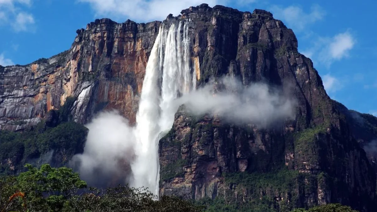 Keajaiban Alam: 10 Air Terjun Terindah di Dunia yang Wajib Dikunjungi