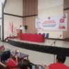 Abdusy Syakur Amin memberikan sambutan dalam acara pendidikan kader pratama DPC PDIP Garut di Gedung Lasmining