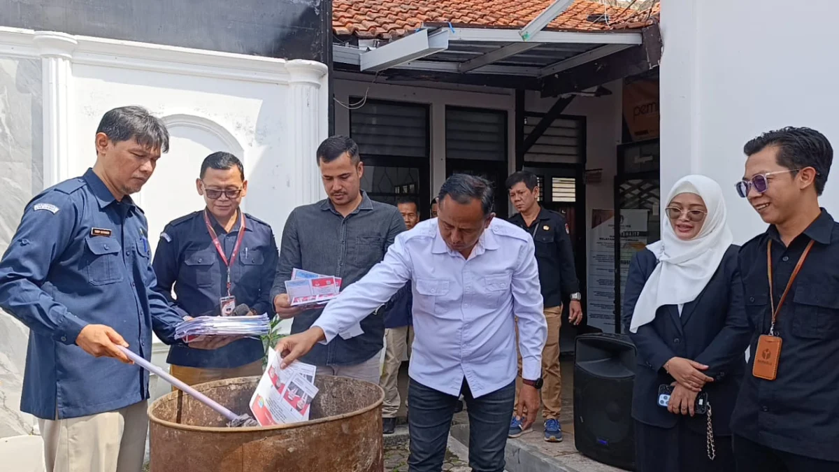 KPU Garut memusnahkan surat suara yang rusak