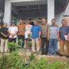 FOTO ISTIMEWA Kepala Disperkim Jabar Dr Indra Maha ST MT melaksanakan monitoring dan evaluasi program rumah ti