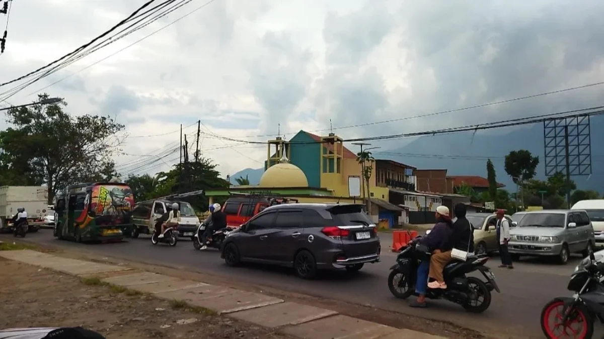 Pertigaan jalan Maleer Sigobing (Rizki/Radar Garut)