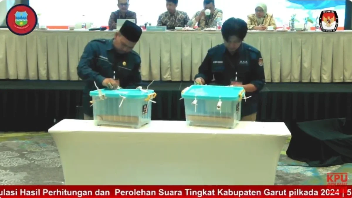 proses rekapitulasi perhitungan suara pilkada tingkat Kabupaten Garut