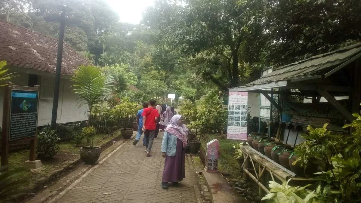 suasana di kampung Adat Pulo