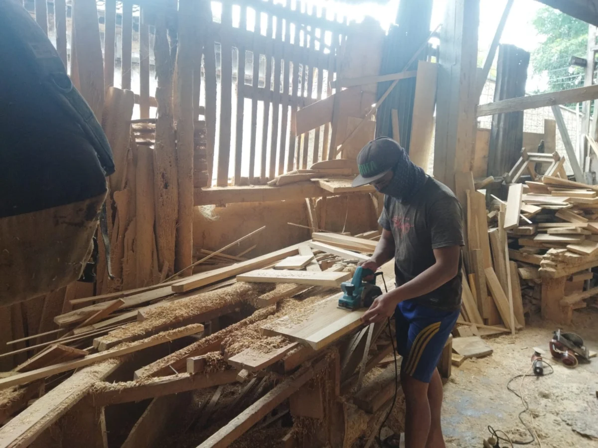 Industri Kusen Aluminium Membuat Khawatir Pengusaha Kusen Kayu – Radar ...