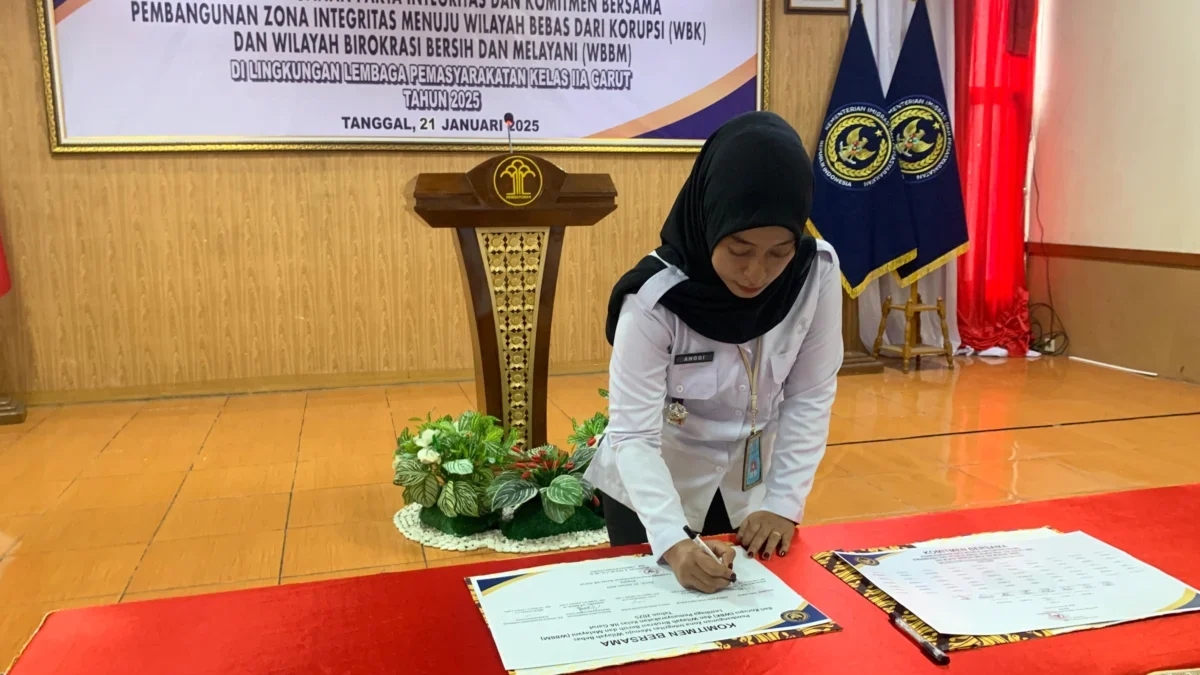 Pegawai Lapas Garut menandatangani pakta integritas dan komitmen bersama