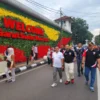 Pj Bupati Garut berjalan santai di jalan Ahmad Yani yang sudah ditata