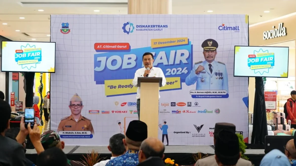 Pj Bupati Garut saat membuka Job Fair