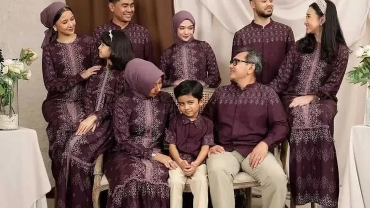 5 Tren Baju Lebaran Couple 2025, Pilihan Tepat untuk Keluarga yang Ingin Tampil Serasi di Hari Raya