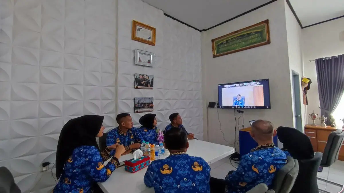 Bidang Kehumasan Lapas Kelas IIA Garut mengikuti zoom meeting