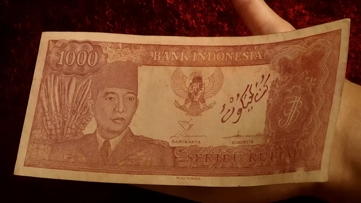 5 Ciri \'Uang Uka-Uka\' Bergambar Soekarno yang Bikin Geger, Nomor 1 Bisa Bikin Kamu Tertipu   Lead Fenomena \'ua