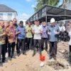 Kalapas Garut bersama jajaran doa bersama usai peletakan batu pertama pembangunan kantor pemasaran produk warg