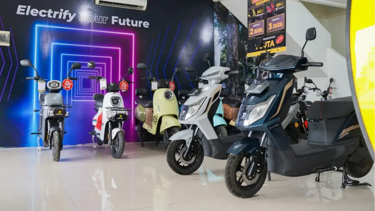 Tren Motor Listrik 2025