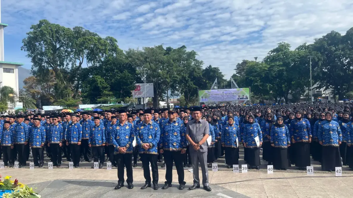 Bupati Garut Lantik 6.596 Tenaga Honorer Jadi PPPK Paruh Waktu MUHAMAD RIZKA/RADAR GARUT