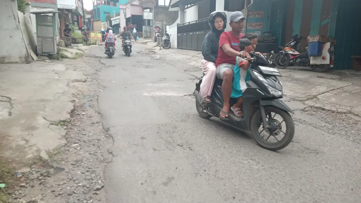 Jalan Margawati Rusak Berat, Lurah Sebut Baru 4 Km yang Diperbaiki istimewa