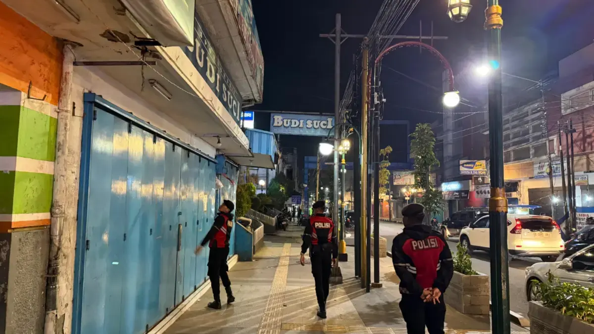 Patroli Jalan Kaki, Langkah Sunyi Polisi Menjaga Malam Kota Garut istimewa