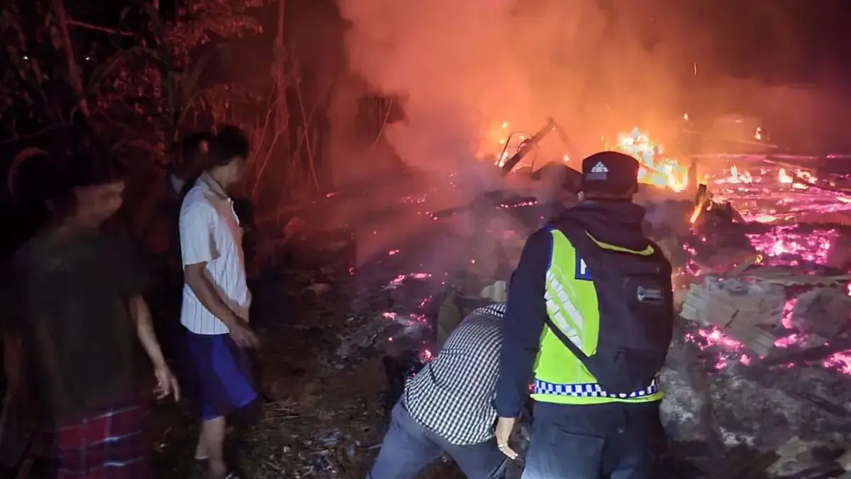 Api Lahap Rumah Panggung di Banjarwangi, Kerugian Ditaksir Rp40 Juta istimewa