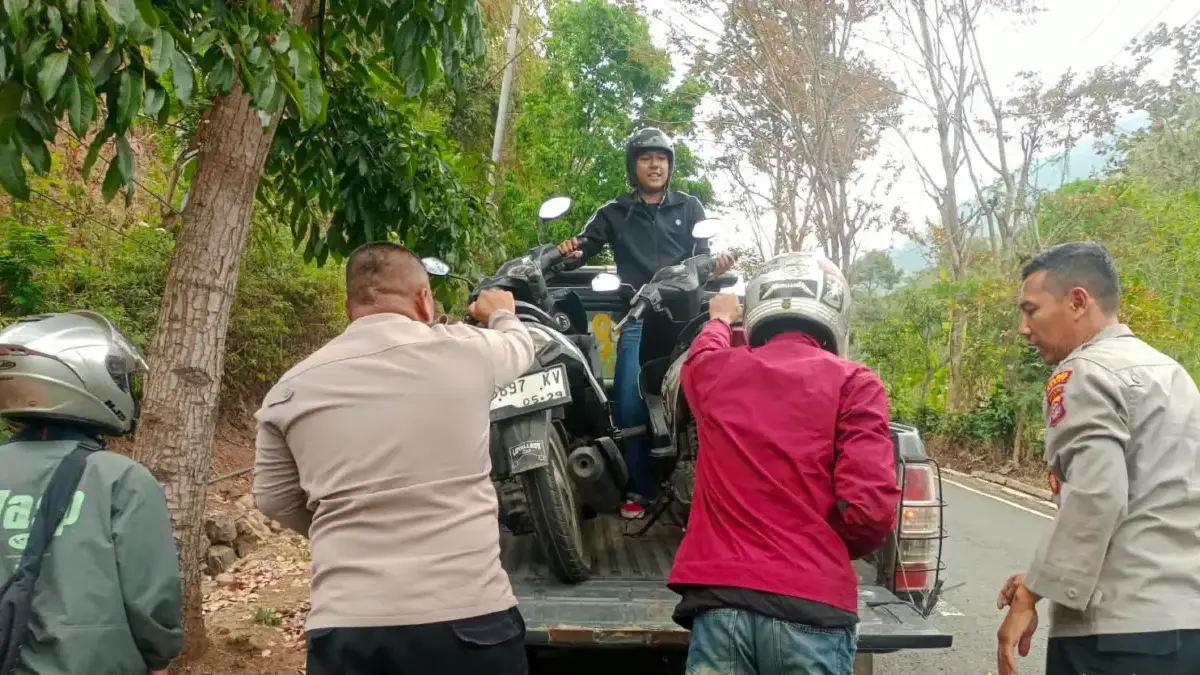 Motor Mogok di Tanjakan Kopi, Bantuan Datang Lewat Call Center 110 istimewa