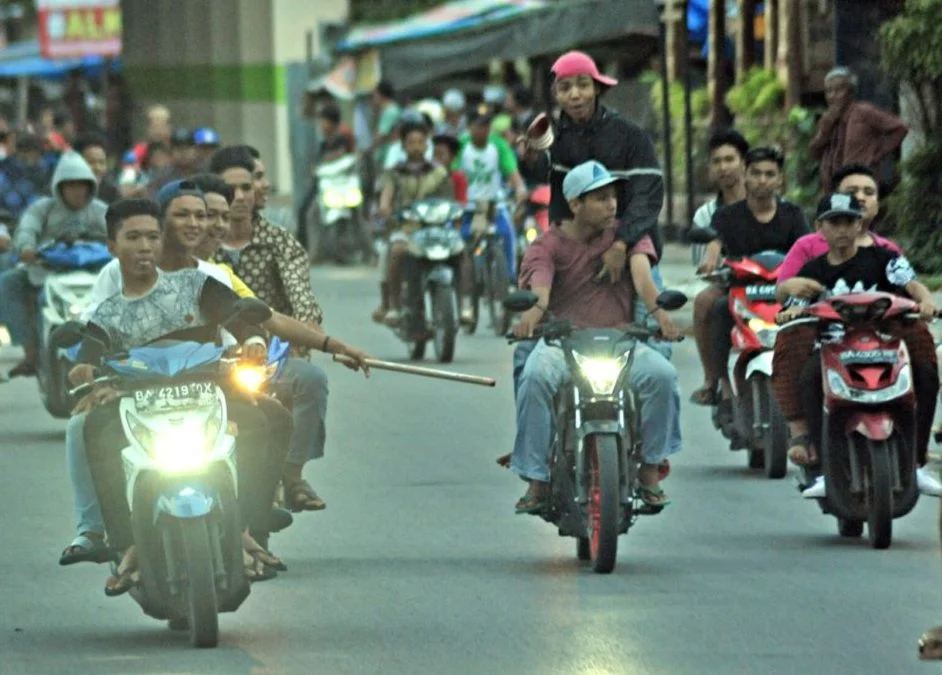 Gerombolan geng motor yang selalu meresahkan warga (foto: istimewa)