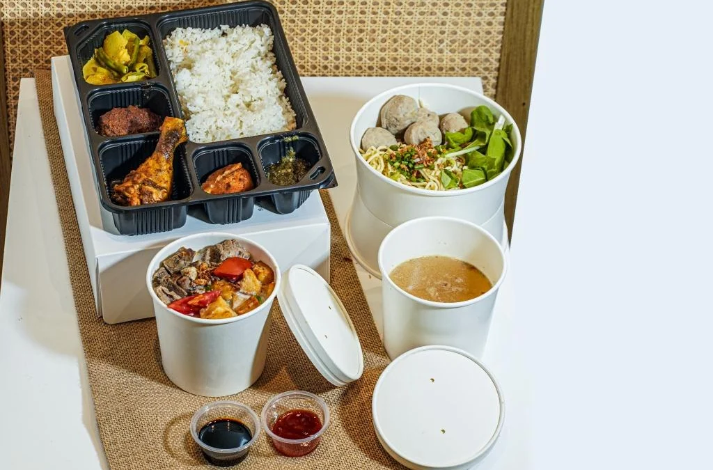 Menu Nasi Padang, Baso, serta kuliner lain yang tersedia di Paviliun Indonesia Expo 2020 Dubai. Foto: Humas Kemendag