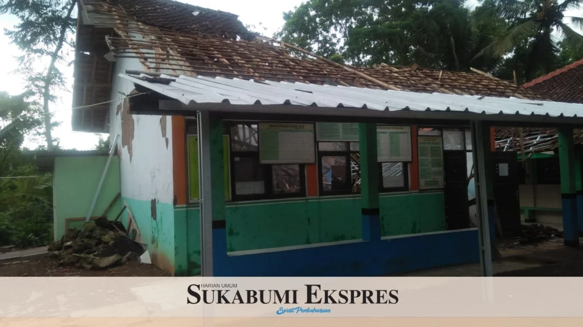 Bangunan SDN Damarwangi di Pabuaran Ambruk Akibat Hujan Deras Bangunan SDN Damarwangi di Pabuaran Ambruk Akibat Hujan Deras