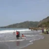 Wisata Pantai Pelabuhan Ratu di Cibanban memiliki panorama yang masih alami