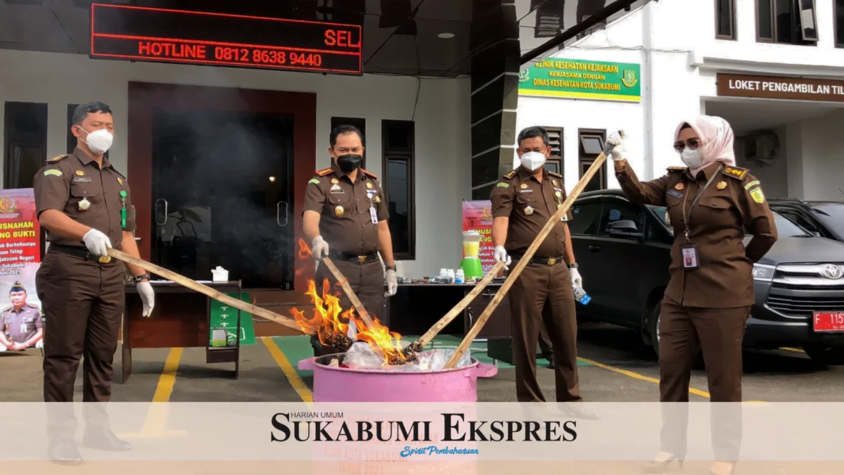 Korps Adhyaksa Kota Sukabumi Musnahkan Berbagai Barbuk