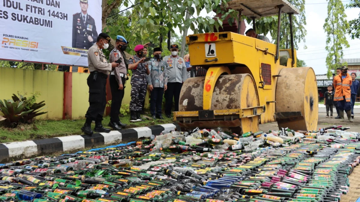 Polres Sukabumi Musnahkan Ribuan Botol Minuman Keras