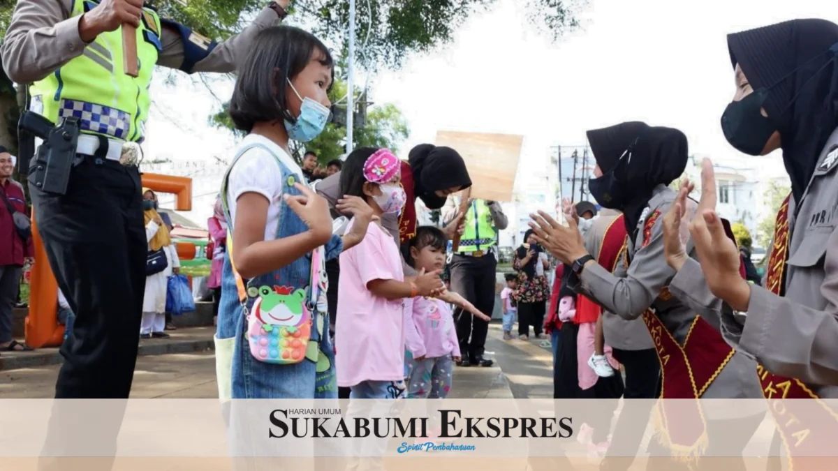 Hibur Pemudik, Polwan Berjoget Bersama