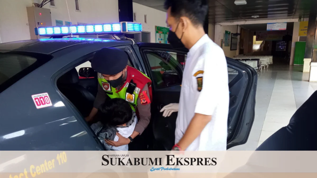 Kepanasan Saat Sholat Ied. Jemaah Tiba-Tiba Pingsan Ketika Khotbah.