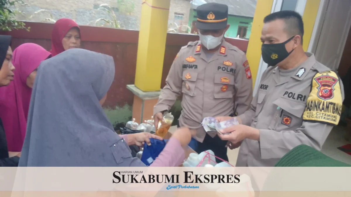 Jelang HUT Bhayangkara ke-76, Polsek Citamiang Bagikan Paket Sembako dan Jual Minyak Goreng Curah